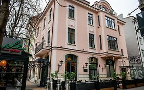 Agora' Boutique